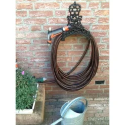 Esschert Design Tuinslanghouder Met Sierlijke Krullen 9 Esschert Design Tuinslanghouder Met Sierlijke Krullen -Cramer Verkoop tuinslanghouder sierdecoratie 1484053881 5 600